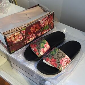 Gucci Black and Pink Floral Sandals